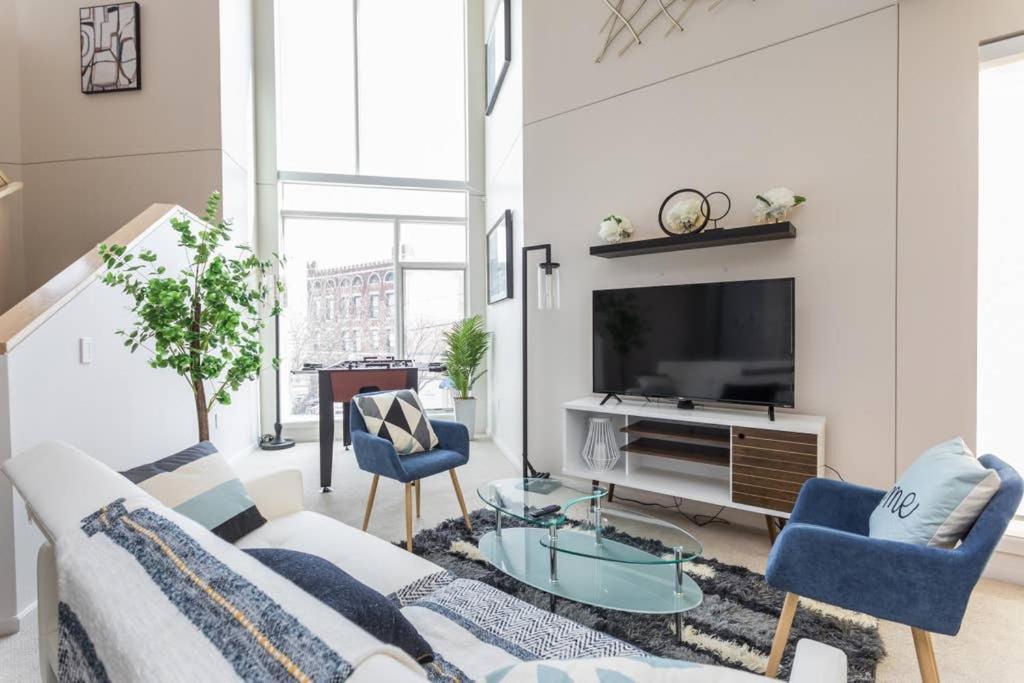 Upscale 3Br Penthouse By Cozysuites インディアナポリス エクステリア 写真