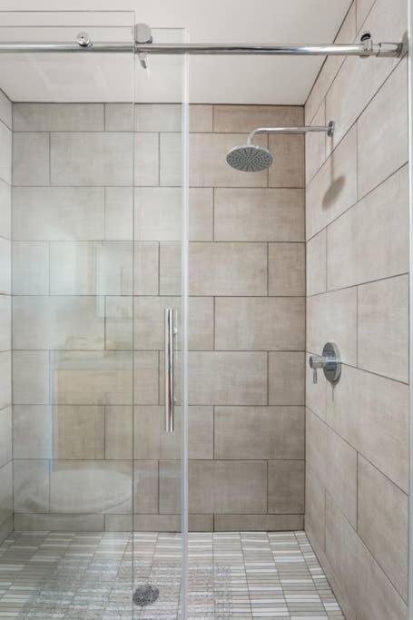 Upscale 3Br Penthouse By Cozysuites インディアナポリス エクステリア 写真